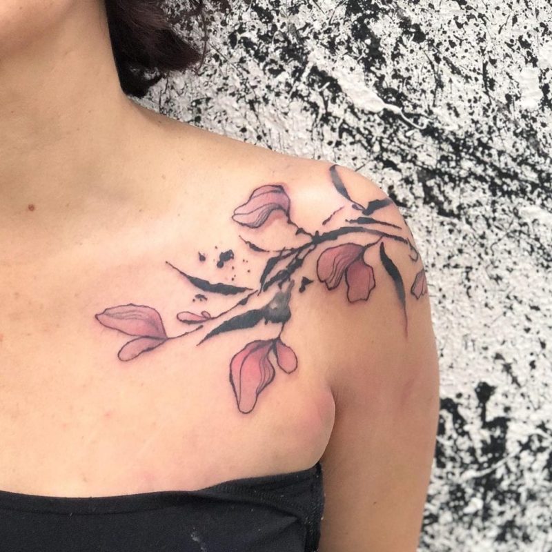 Tattoo hombro flor