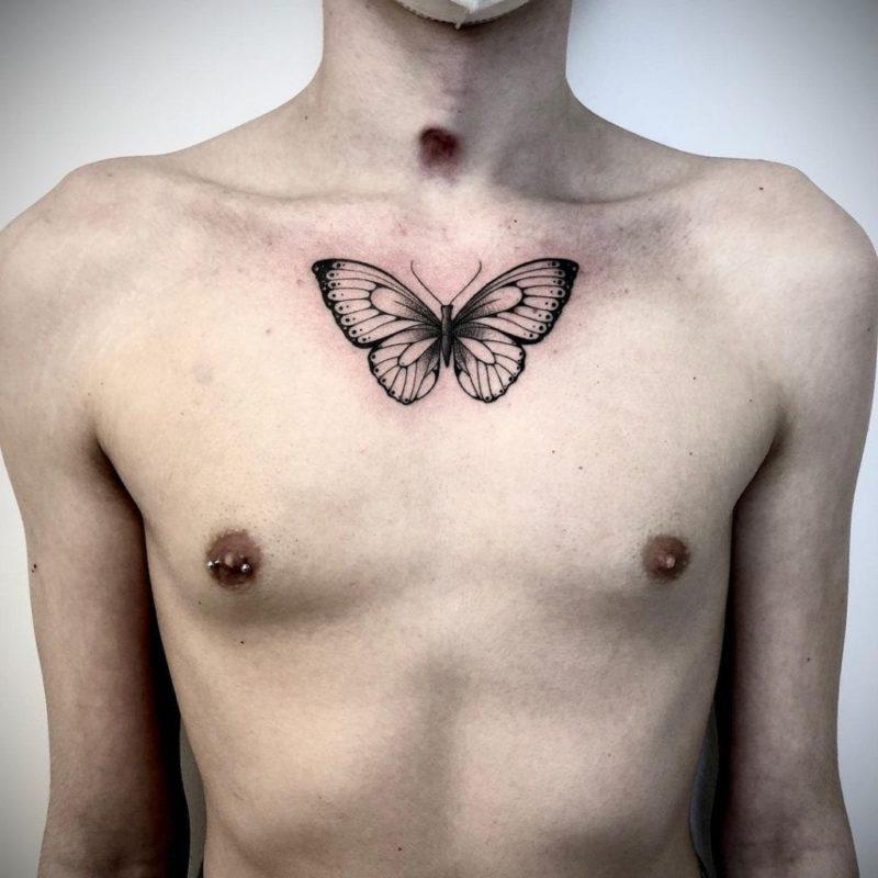 Tattoo pecho mariposa