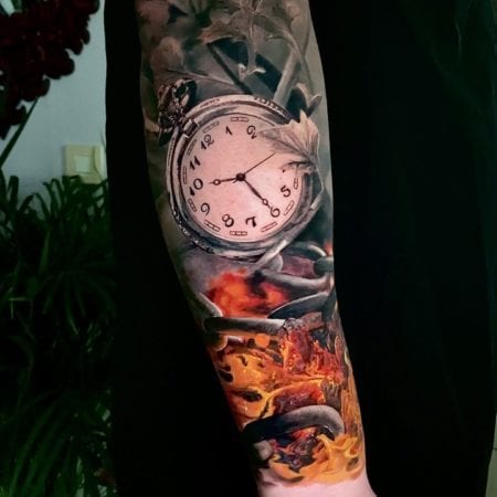 Tattoo realismo reloj fuego