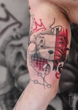 Tattoo negro y rojo teddy