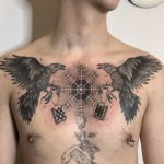 Blackwork tattoo cuervos