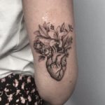 Tatto corazón y flores