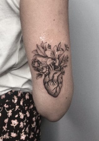 Tatto corazón y flores