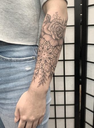 tattoo mandala y flores