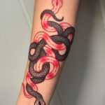 tattoo serpientes entrelazadas