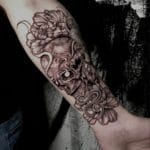 tattoo calavera y flores