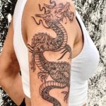 tattoo dragón fine line