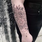 Tattoo mandala y flores