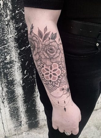 Tattoo mandala y flores