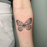 Tattoo mariposa fine line