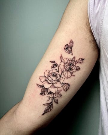 tattoo rosa fine line