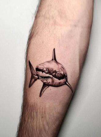 Tattoo tiburón microrealismo