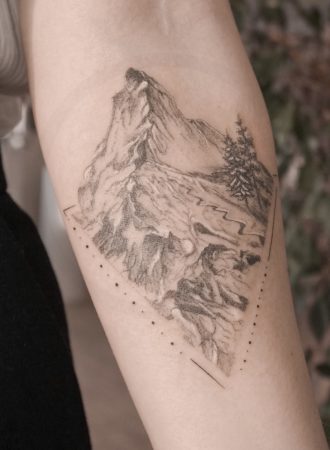 tattoo montañas microrealismo