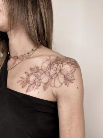 Tattoo flores hombro