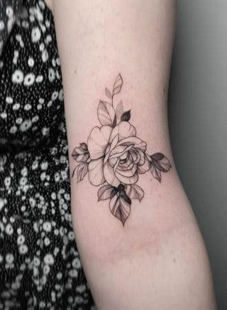 tattoo flor fine line