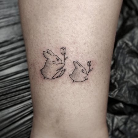 Mini tattoo anime conejitos hecho en Avantgarde Tattoo en Barcelona