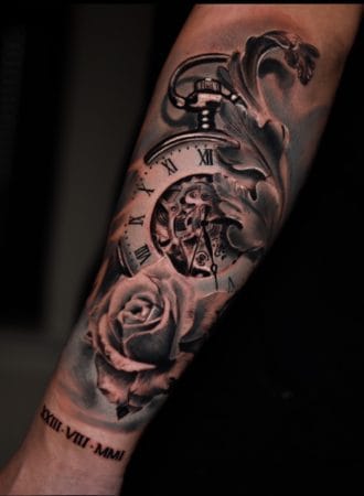 Tattoo reloj realista