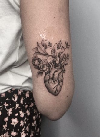 Tatto corazón y flores