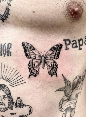 Tattoo mariposa fine line